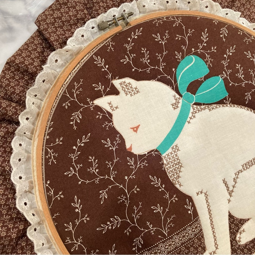Vintage Cat Wall Art Embroidery Hoop Brown Calico Country Kitty 1980s Decor